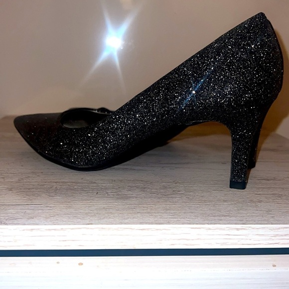 MONET Moon Light Sparkling mid heels. Size 9 like new - Picture 6 of 6